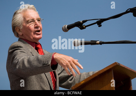 Il membro del Parlamento per Bolsover, Dennis Skinner (b 1932) parla al 2009 minatori di Durham Gala. Egli è un abile oratore. Foto Stock