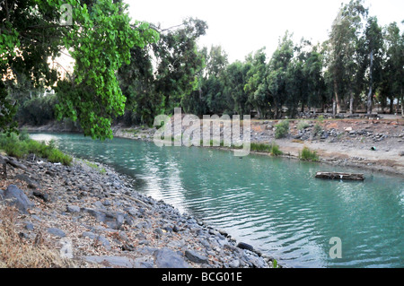 Israele il fiume Giordano all'uscita dal mare di Galilea (Lago di Kineret) Foto Stock