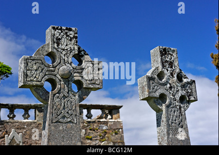 Celtic cross lapidi. Cill Chriosd, Strath Suardal, Isola di Skye, Ebridi Interne, Scotland, Regno Unito, Europa. Foto Stock