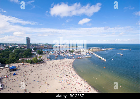 Vista aerea della spiaggia e della marina del Mar Baltico Gdynia Polonia Foto Stock