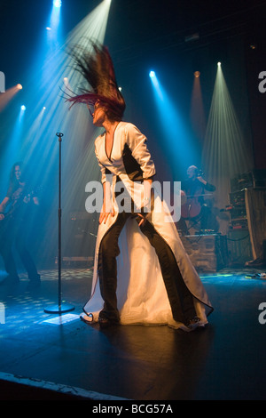 BUDAPEST GIUGNO 20 Tarja Turunen e la sua band si esegue sul palco di PeCsa Giugno 20 2009 a Budapest Ungheria Foto Stock