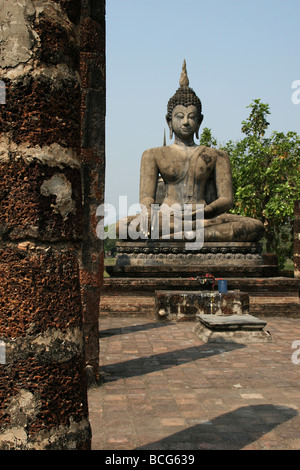 Antica statua di Budda in Sukhothai, Thailandia Foto Stock