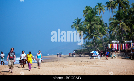 Anjuna hippy settimanale mercato delle pulci di Goa in India Foto Stock