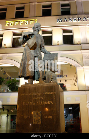 Monumento alla Russia del 16 secolo prenota stampante Ivan Fedorov (Fyodorov) ha sviluppato una tecnologia, stampato 1° libro russo Apostol a Lviv, Rzeczpospolita Foto Stock