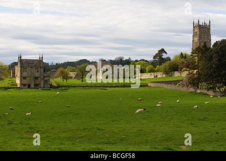 Resti di Campden House Lodges e St James s Chiesa torre Foto Stock