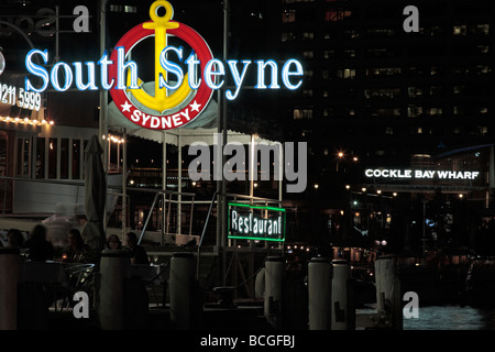 Insegne al neon al di fuori di ristoranti in Darling Harbour Sydney New South Wales AUSTRALIA Foto Stock