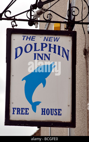 Il Nuovo Dolphin Inn segno, Atherstone, Warwickshire, Inghilterra, Regno Unito Foto Stock