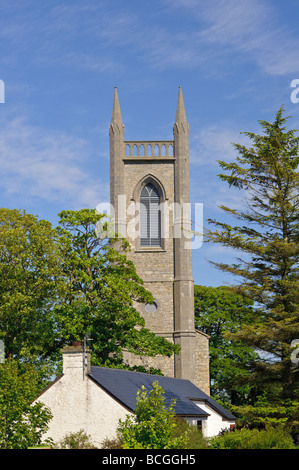 San Columba s chiesa Chiesa di Irlanda dove c'è una alta croce e la tomba di Yeats Foto Stock