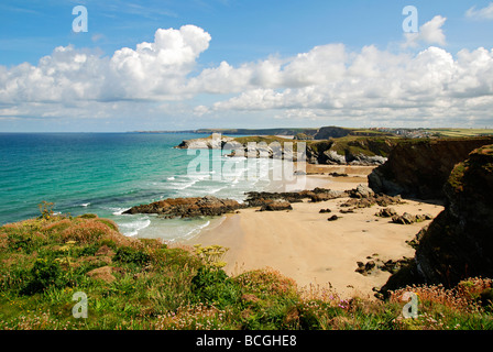 Guardando oltre Lusty Glaze beach dalle scogliere a newquay,cornwall, Regno Unito Foto Stock