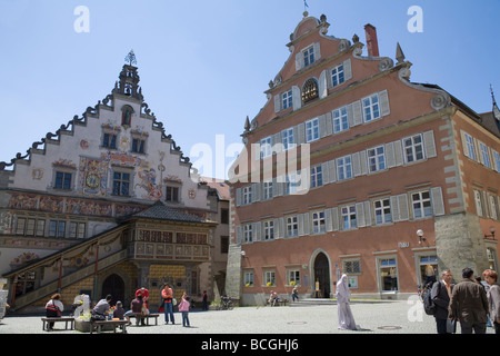 Lindau Baviera Germania Bismarckplatz con il nuovo e il Vecchio Municipio facciata ricoperte di affreschi Foto Stock