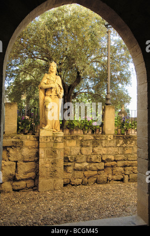 Statua di Alfonso X el Sabio nell'Alcazar Cordoba Andalusia Spagna Foto Stock