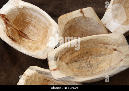 Presentazione di una vecchia dimenticata artigiano di professioni. Ciotole di legno. Ogrodzieniec, Polonia. Foto Stock