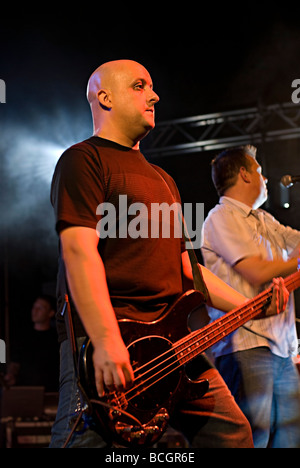 Til inspiral carpets band alternative rock da manchester suonare dal vivo a radici ville birmingham 2007 Foto Stock