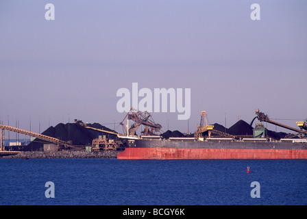 Delta, BC, British Columbia, Canada - Roberts Bank Superport, Carbone Tanker nave al porto di Vancouver Metro Terminal Deltaport Foto Stock