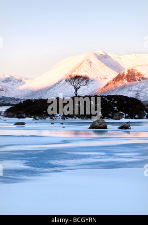 Alba sul Lochan na h Achlaise, Glencoe, Scotland, Regno Unito Foto Stock