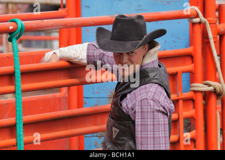 Cowboy guardando 2009 Luxton Pro Rodeo eventi Metchosin della Columbia britannica in Canada Foto Stock