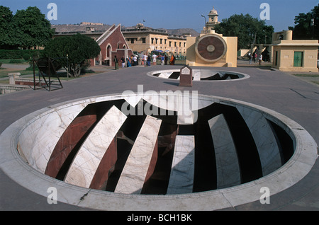 India Rajasthan Jaipur più grande osservatorio di pietra nel mondo creato nel 1728 da Maharaja Jai Singh II Jantar Mantar Foto Stock