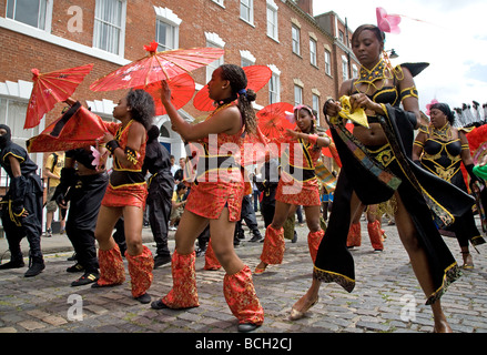 Gli artisti interpreti o esecutori in costume di St Pauls Carnevale Bristol, Inghilterra, Regno Unito Foto Stock