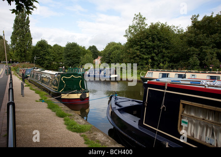 Canal e barche a Lymm, Warrington, Cheshire, Inghilterra Foto Stock