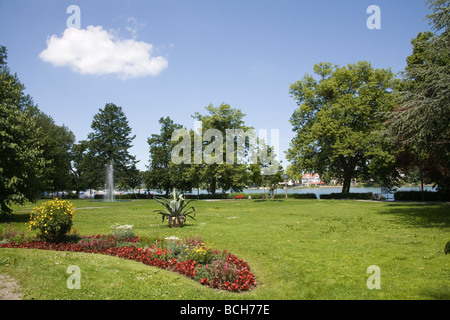 Lindau Baviera Germania UE può guardare attraverso vedere il parco con il Bodensee in background Foto Stock