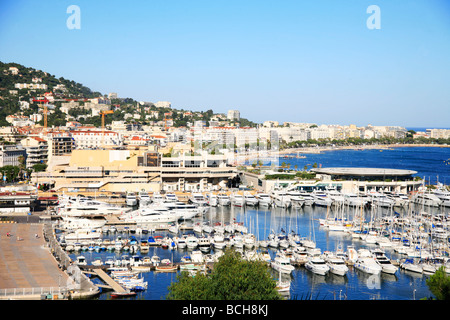 Dal vecchio porto e dal Palais de Festival luogo per il Festival del Cinema di Cannes Foto Stock