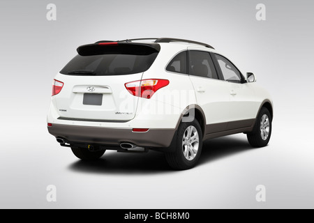 2009 Hyundai Veracruz GLS in bianco - angolo posteriore vista Foto Stock
