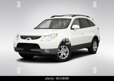 2009 Hyundai Veracruz GLS in bianco - Vista anteriore angolare Foto Stock