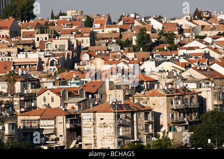 Casa in casa - angusti delle condizioni di vita nei Nahlaot quartiere di Gerusalemme, Israele Foto Stock