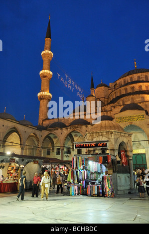 Cortile interno della Moschea Blu Sultan Ahmed Mosque Islanbul Turchia Foto Stock