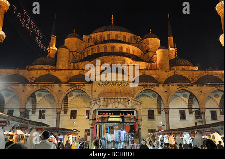 Cortile interno della Moschea Blu Sultan Ahmed Mosque Islanbul Turchia Foto Stock