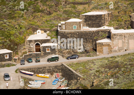 Villaggio a Cala Tramontana sull isola di Pantelleria Mare Mediterraneo Italia Foto Stock