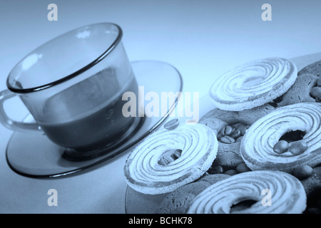 Biscotti dolci con caffè in grani. Foto Stock