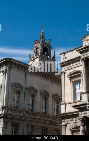 Torre dell'orologio del Municipio in Avignon Francia Foto Stock