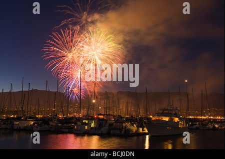 Quarto di luglio fuochi d'artificio su porto, Santa Barbara, California Foto Stock