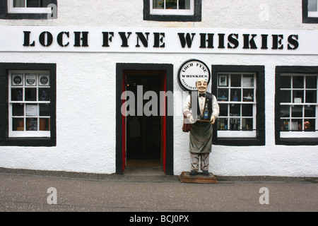 Loch Fyne whisky shop in Main Street, Inverary, Argyll, Scozia Foto Stock