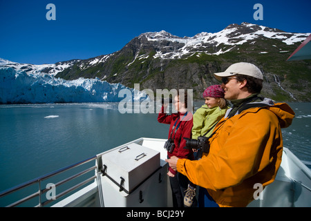 Famiily occhi vedendo in Harriman Fjord dal ponte di un tour in barca, Prince William Sound, estate, South Central Alaska Foto Stock