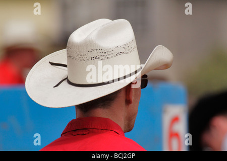 Cowboy guardando 2009 Luxton Pro Rodeo eventi Metchosin della Columbia britannica in Canada Foto Stock