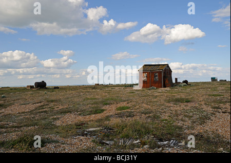 Piccolo capanno sulla spiaggia di ciottoli,Dungeness Kent Foto Stock