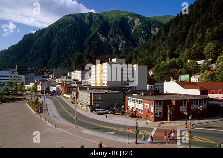 Vista delle strade della città di Juneau Alaska costa sudorientale Mtns estate Foto Stock