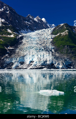 Il ghiacciaio a serpentina in Harriman Fjord come si vede dal ponte sul Klondike Express tour in barca, Prince William Sound, Alaska Foto Stock