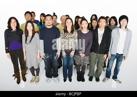 Un folto gruppo di persone Foto Stock