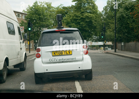 Applicazione TVCC auto Londra Inghilterra 2009 chiuso percorso benessere televisione. Smart Auto dotato di velocità della stazione mobile per il controllo del traffico aereo la fotocamera Foto Stock