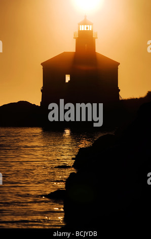Fiume Coquille faro al tramonto - Bullard's Beach State Park - Bandon, Oregon Foto Stock