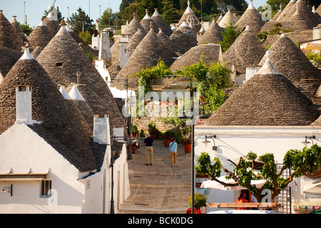 Vista dall'alto del tradizionale Trullo, Trulli, di Alberobello - Puglia - Italia Foto Stock