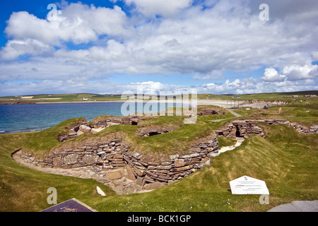 Il villaggio neolitico di Skara Brae sulle isole Orcadi Scozia con dieci età della pietra case risalente da circa 3000 anni a.c. Foto Stock