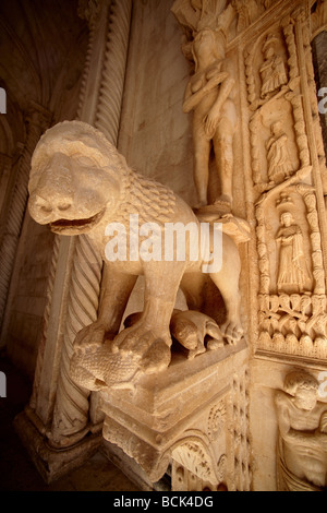 Radovan le sculture sul portale della Cattedrale di Trogir, Croazia Foto Stock