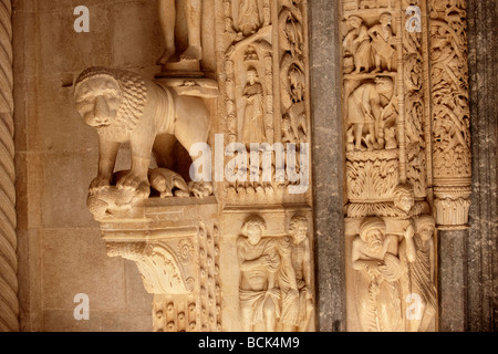 Radovan le sculture sul portale della Cattedrale di Trogir, Croazia Foto Stock