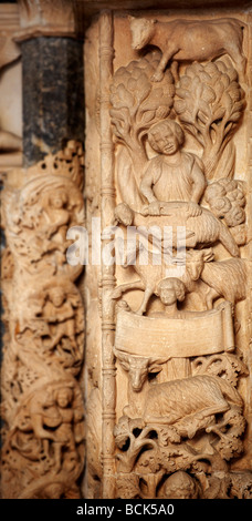 Radovan le sculture sul portale della Cattedrale di Trogir, Croazia Foto Stock