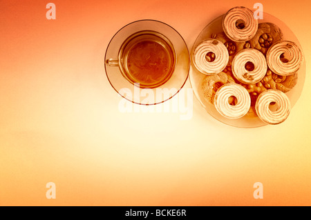 Biscotti dolci con caffè in grani. Foto Stock