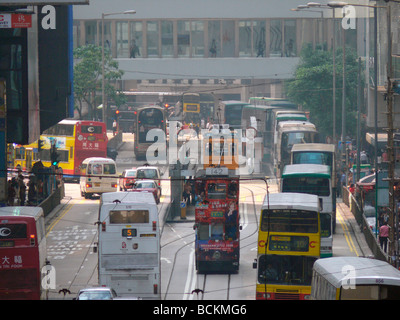 Cina Hong Kong il traffico intenso di scena nel distretto centrale Foto Stock